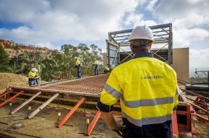 Factors to consider before hiring a construction service